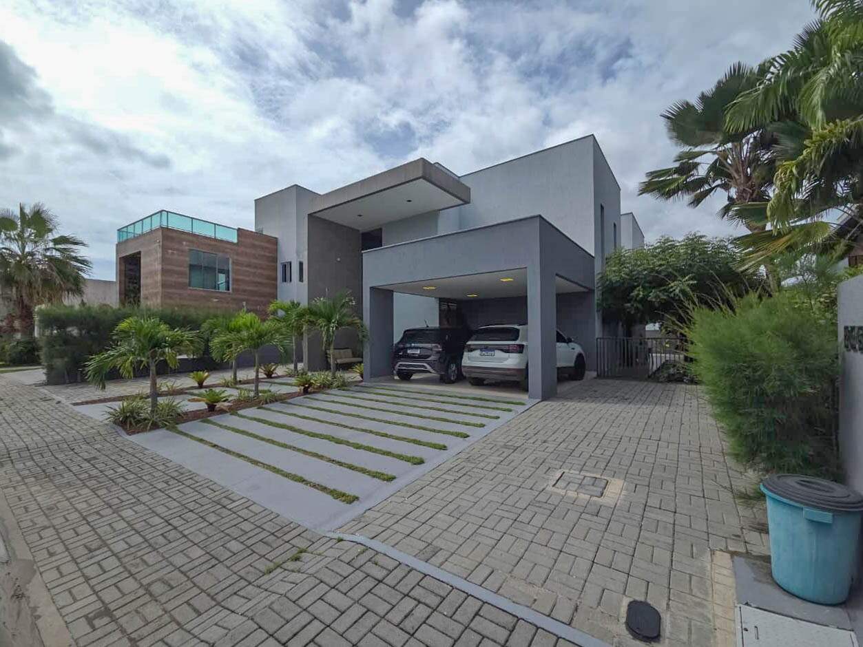 Casa em Condominio à venda no Intermares: 