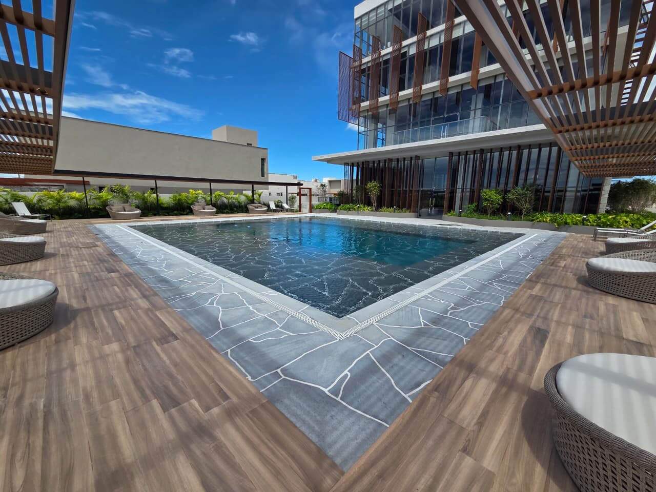 Casa em Condominio à venda no Portal Do Poço: 