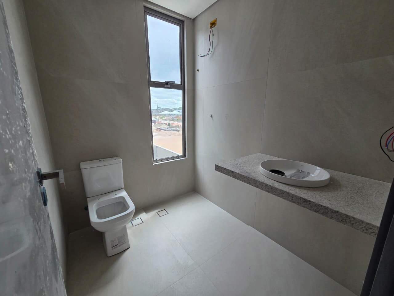 Casa em Condominio à venda no Portal Do Poço: 
