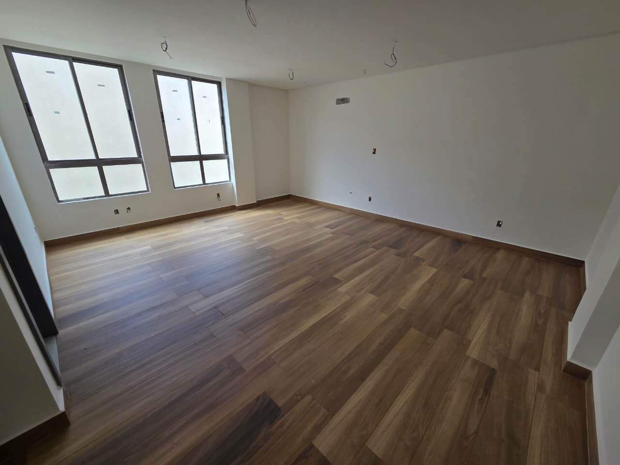 Casa em Condominio à venda no Portal Do Poço: 