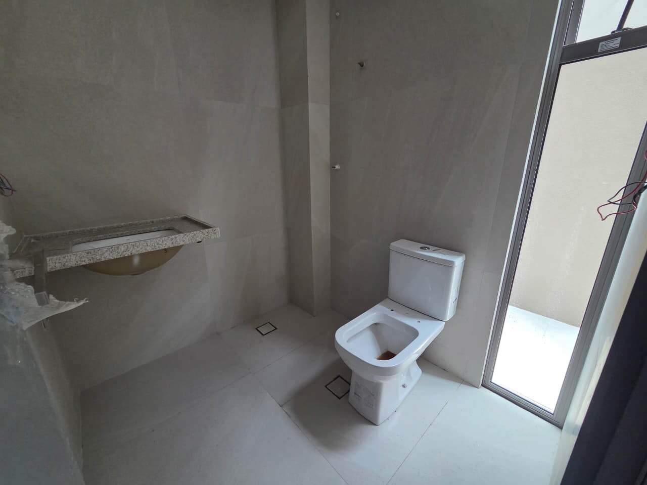 Casa em Condominio à venda no Portal Do Poço: 