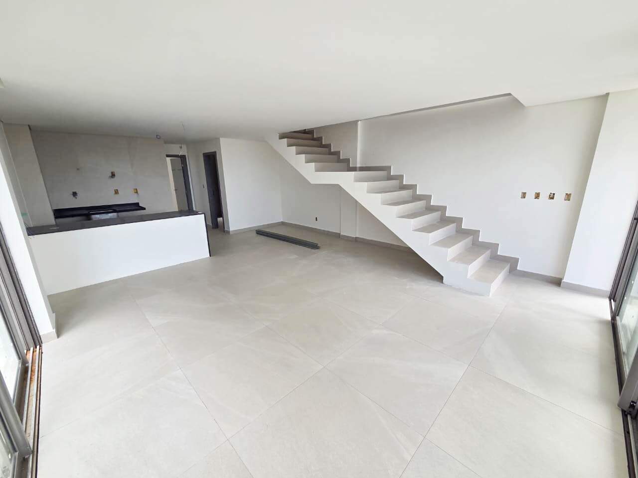 Casa em Condominio à venda no Portal Do Poço: 