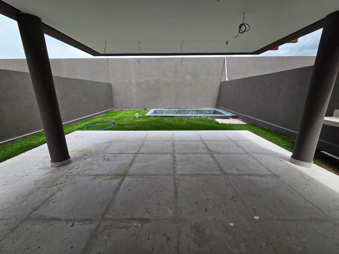 Casa em Condominio à venda no Portal Do Poço: 
