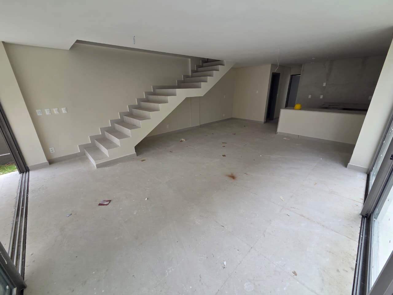 Casa em Condominio à venda no Portal Do Poço: 