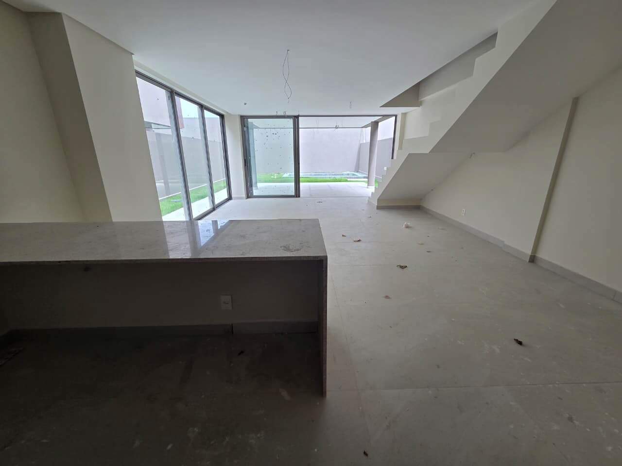 Casa em Condominio à venda no Portal Do Poço: 