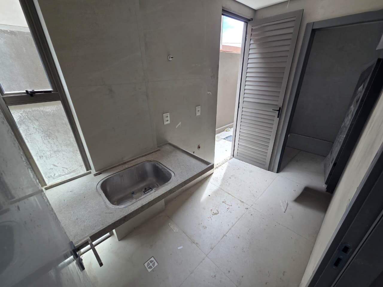Casa em Condominio à venda no Portal Do Poço: 