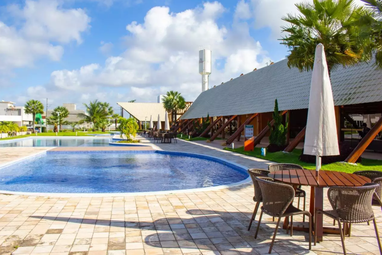Lote em condomínio à venda no Intermares: 