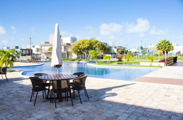 Lote em condomínio à venda no Intermares: 