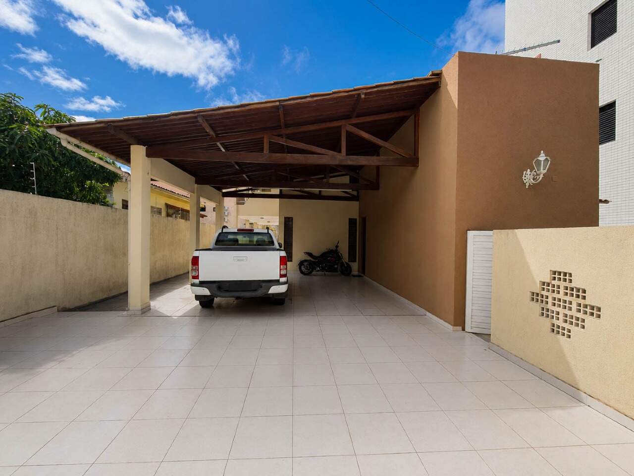 Casa à venda no Poço: 