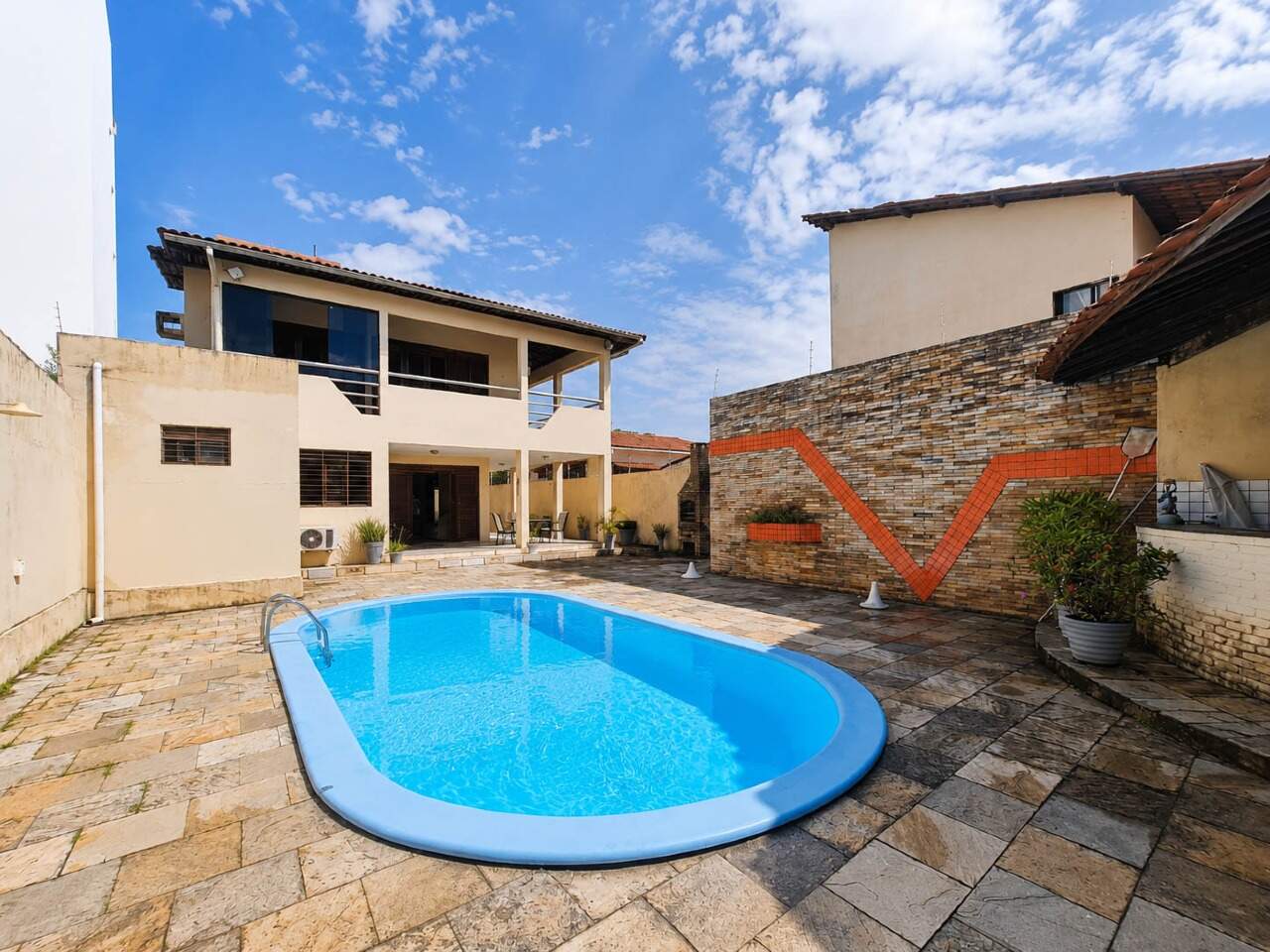 Casa à venda no Poço: 