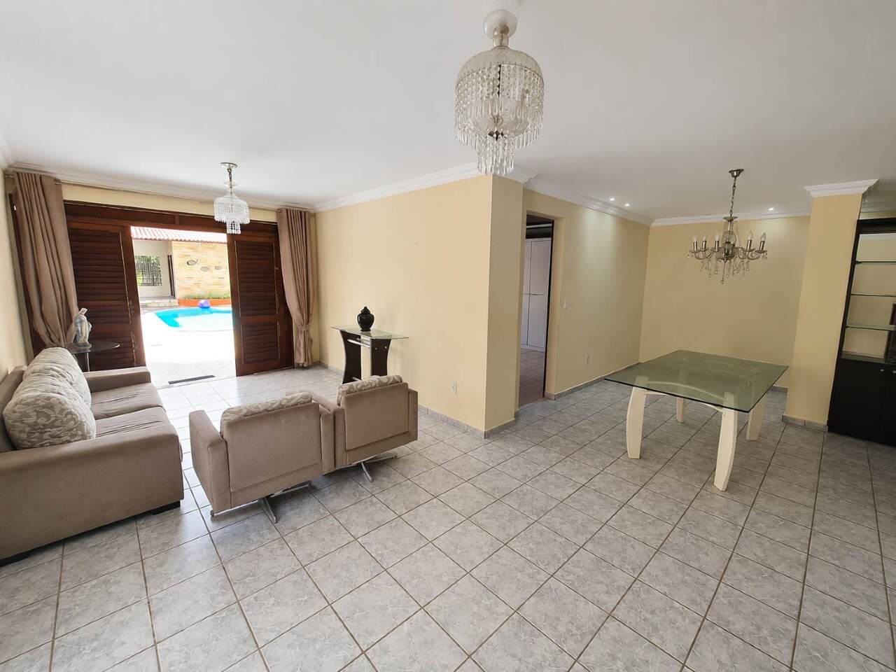 Casa à venda no Poço: 
