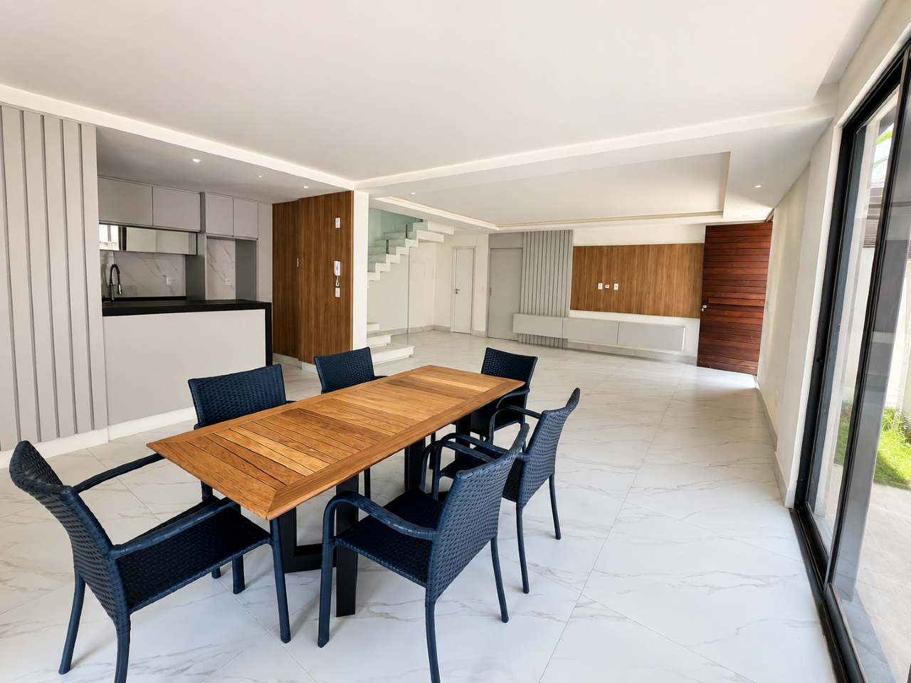 Casa em Condominio à venda no Intermares: 