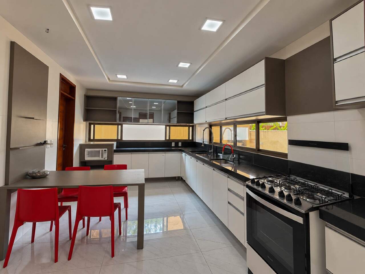 Casa em Condominio para aluguel no Intermares: 