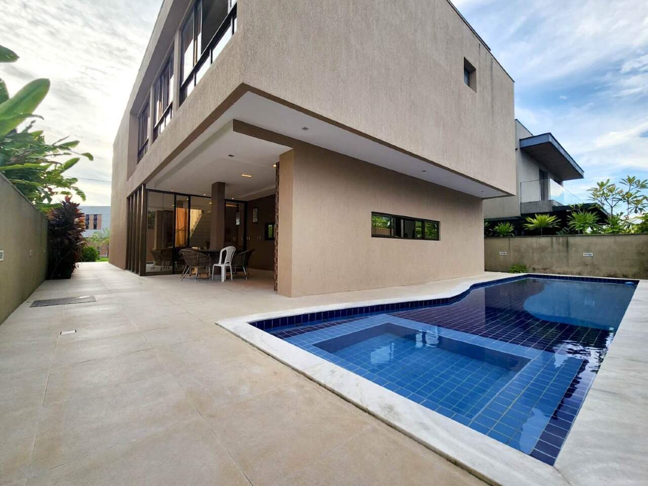 Casa em Condominio à venda no Intermares: 