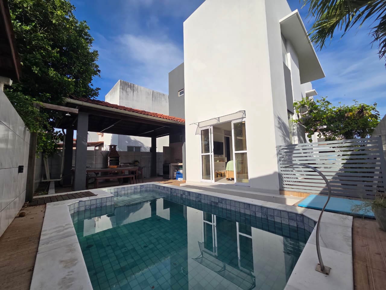 Casa em Condominio à venda no Intermares: 