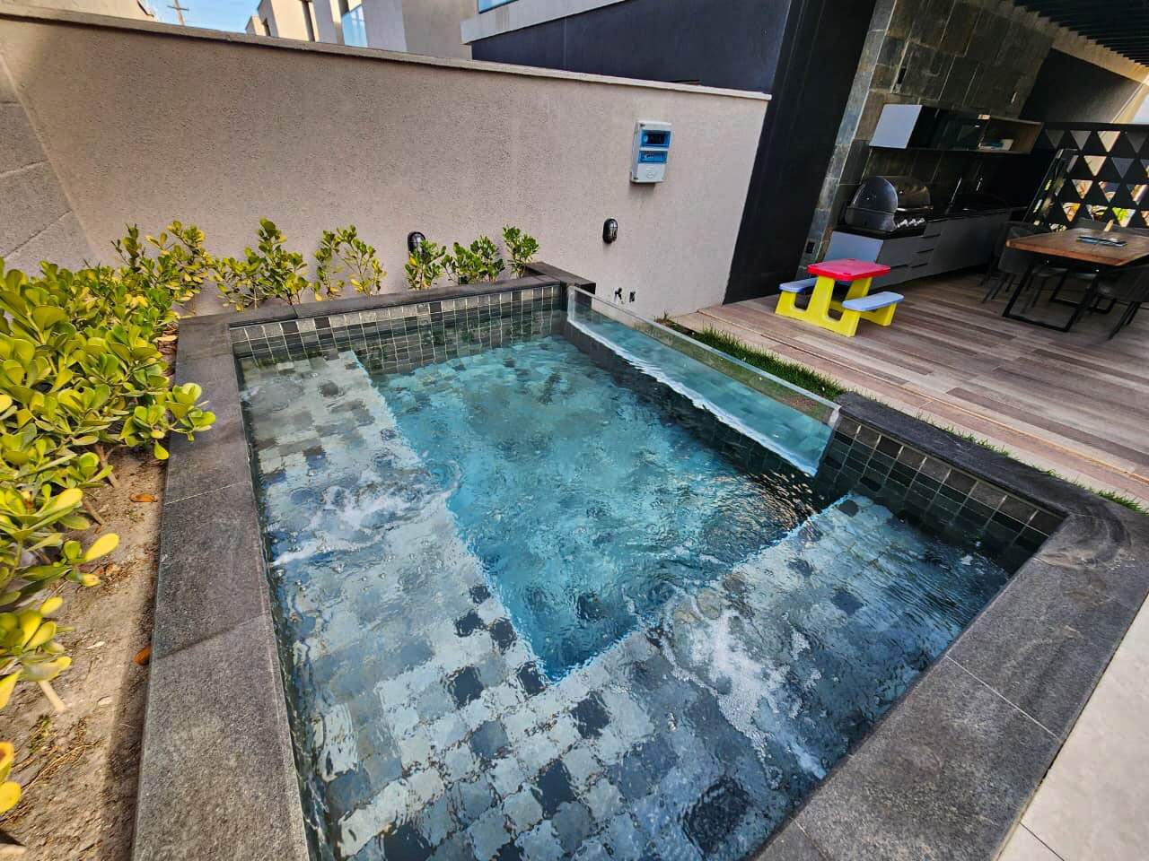 Casa em Condominio à venda no Intermares: 