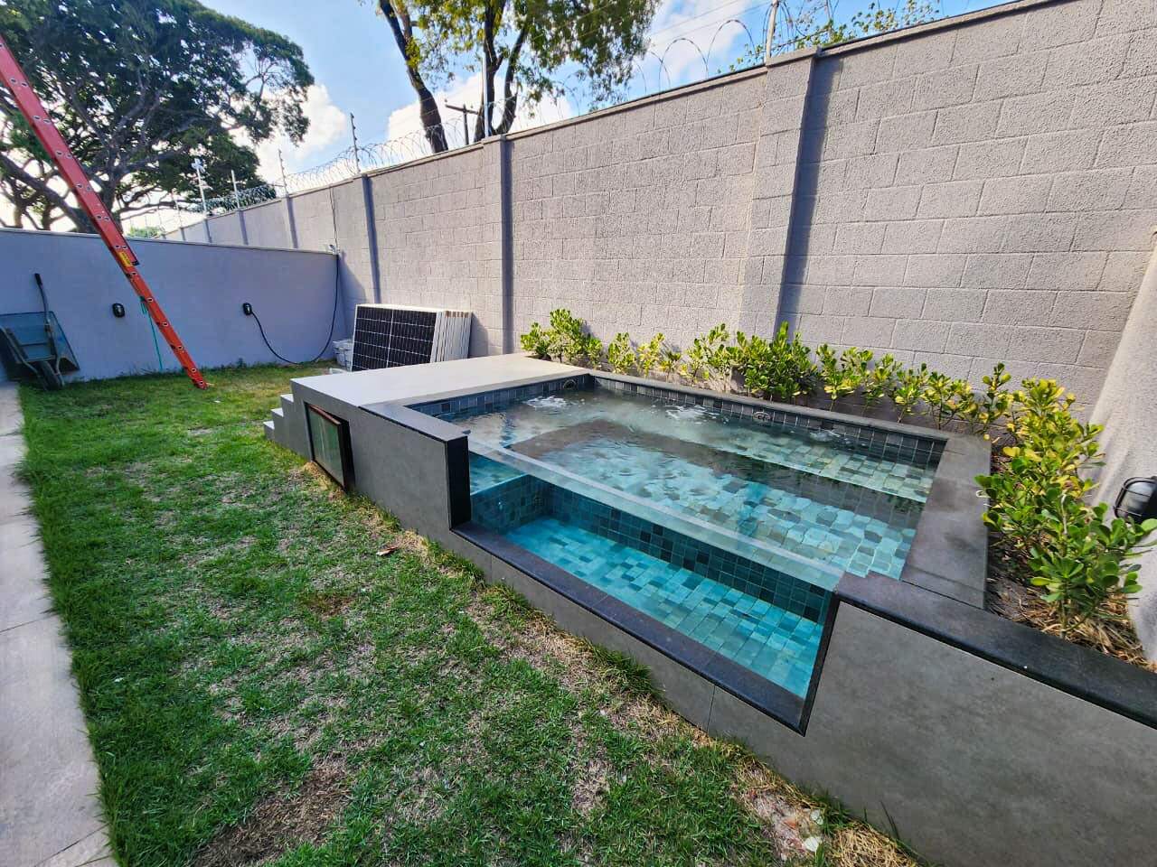 Casa em Condominio à venda no Intermares: 