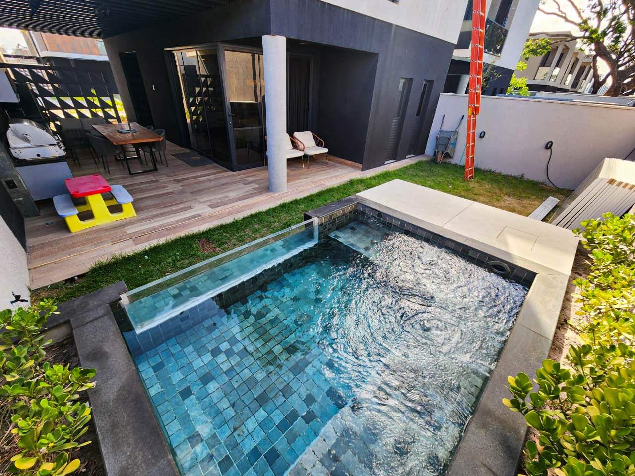 Casa em Condominio à venda no Intermares: 