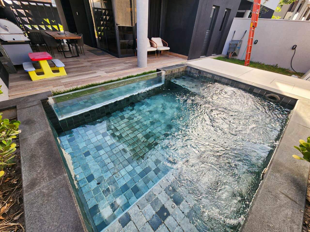 Casa em Condominio à venda no Intermares: 