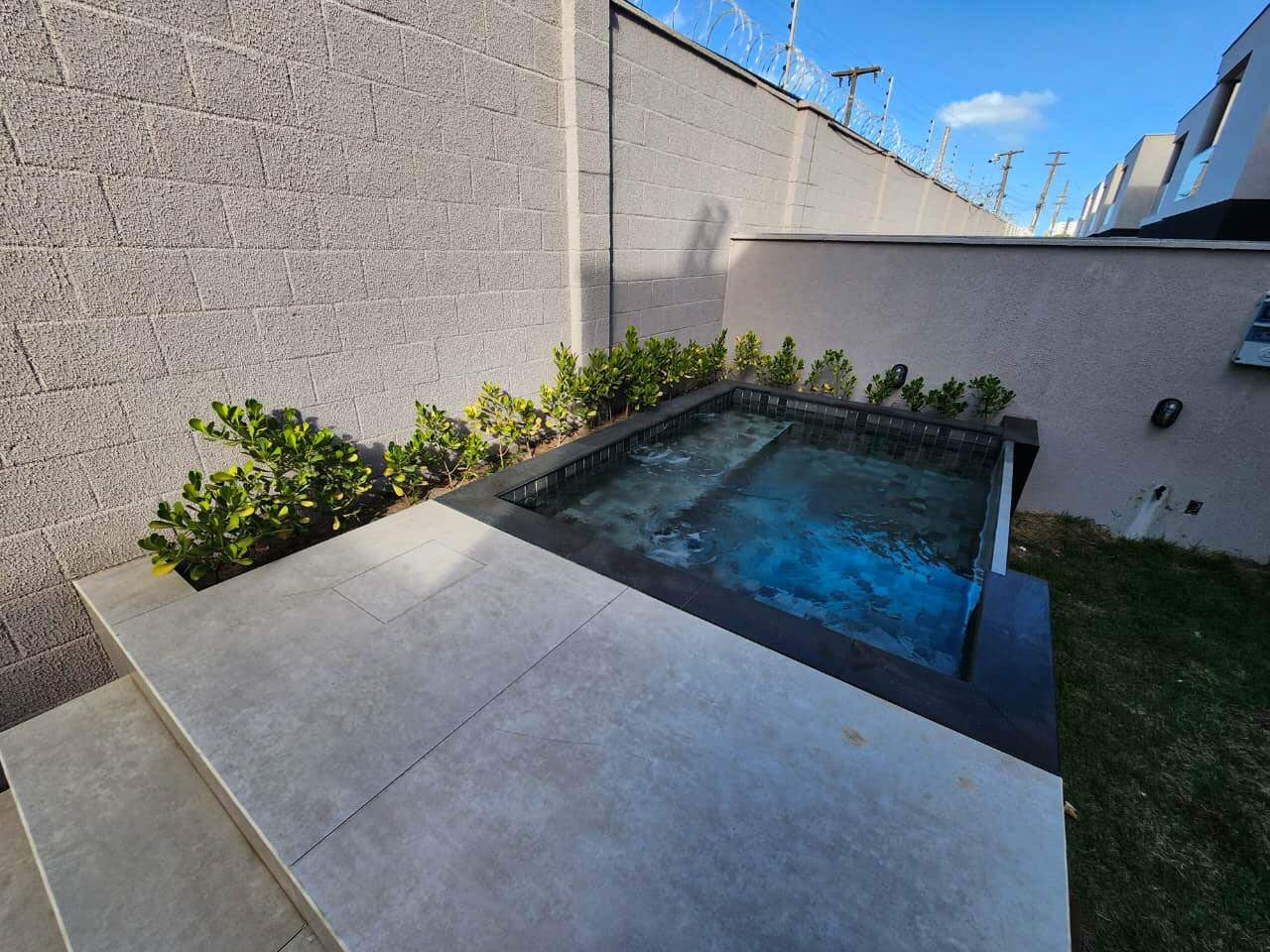 Casa em Condominio à venda no Intermares: 