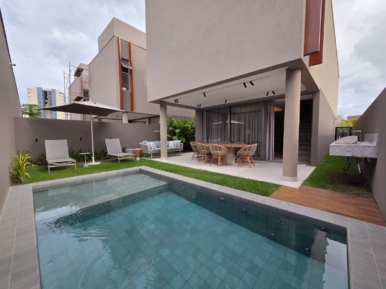 Casa em Condominio à venda no Intermares: 