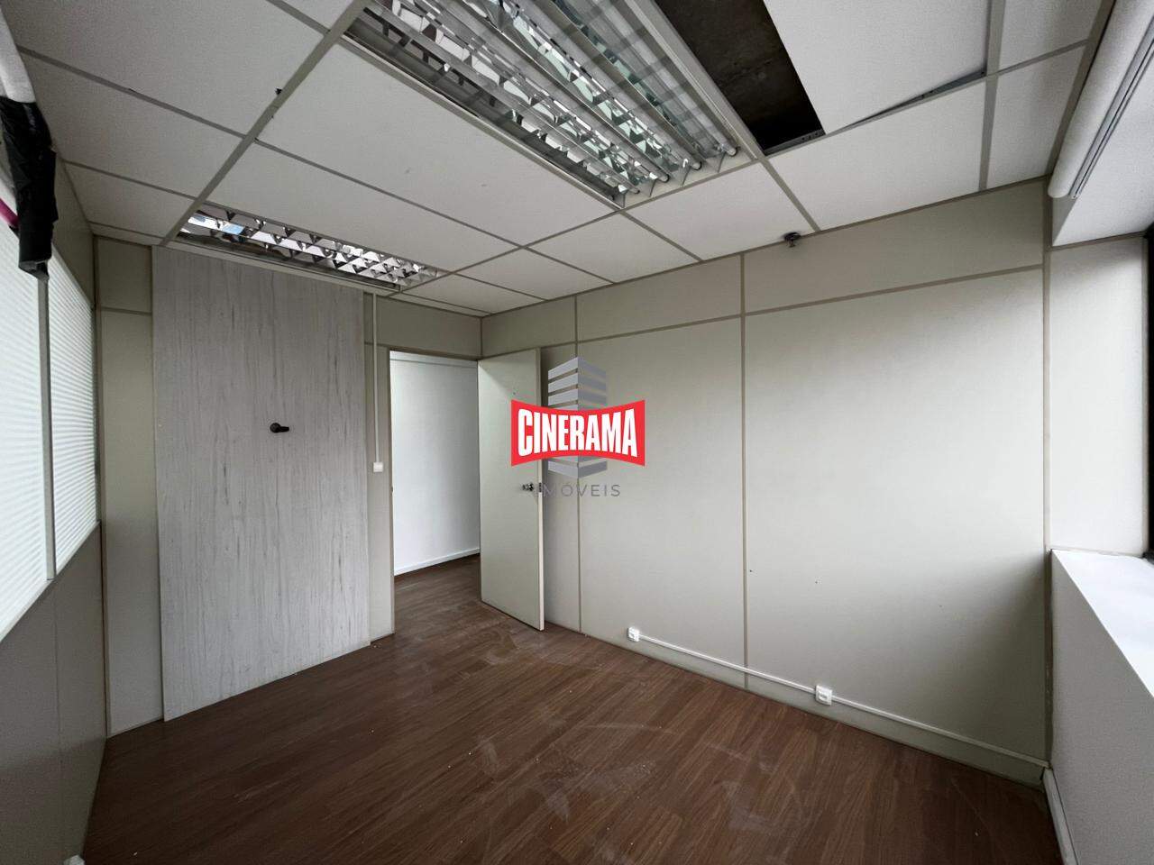 Sala à venda no Santo Antônio: 