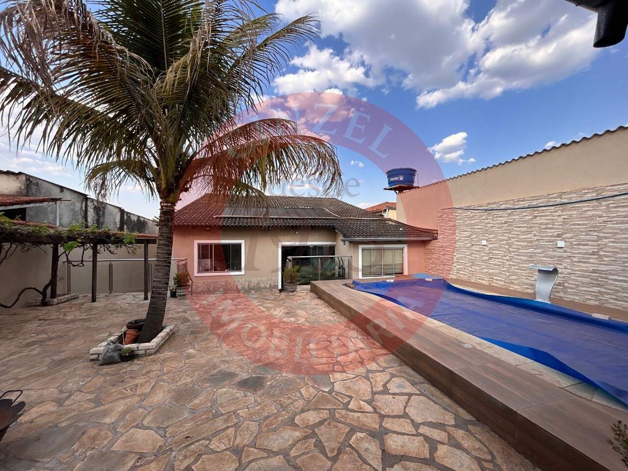 Casa à venda no SETOR HABITACIONAL ARNIQUEIRA (ÁGUAS CLARAS): Foto 01