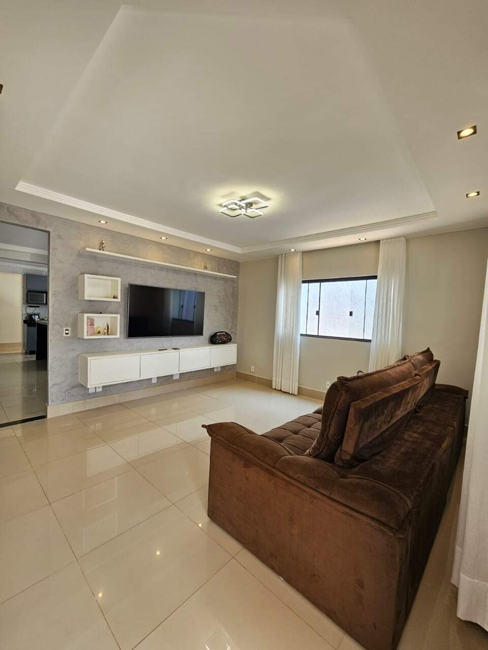 Casa à venda no SETOR HABITACIONAL ARNIQUEIRA (ÁGUAS CLARAS): Foto 01