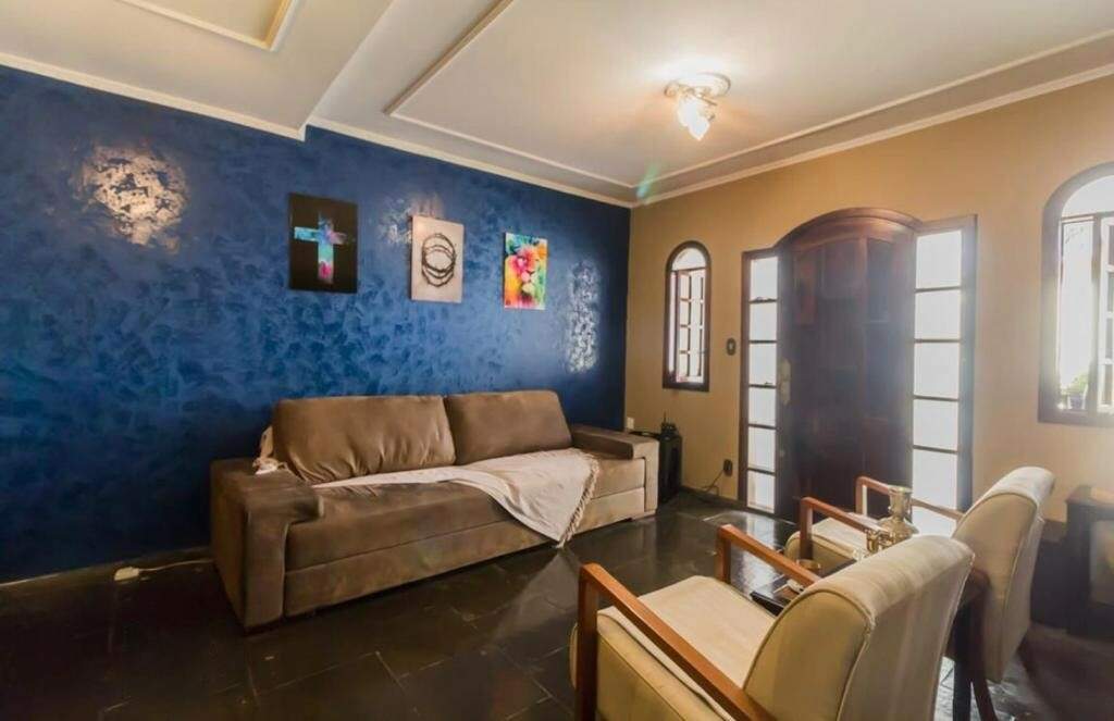 Sobrado à venda com 4 quartos, 325m² - Foto 1