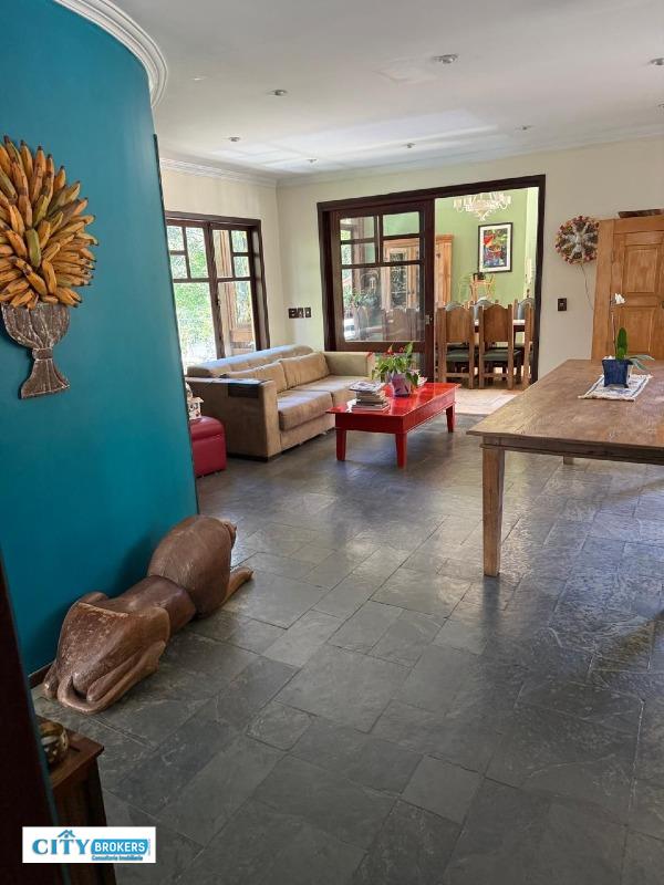 Casa em condomínio à venda no bairro Caraguatá Mairiporã: 