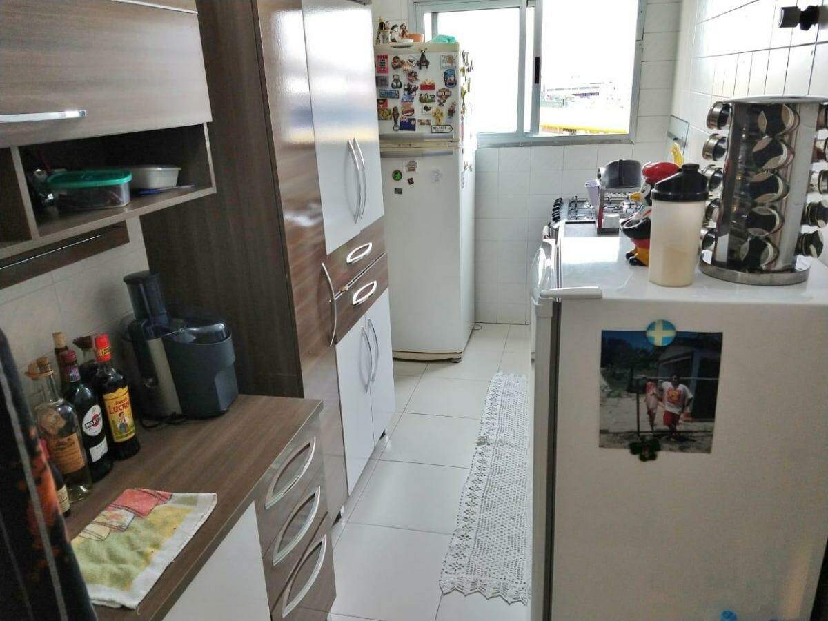 Apartamento à venda com 2 quartos, 62m² - Foto 3