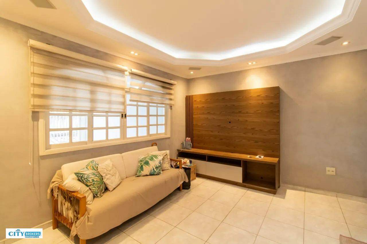 Sobrado, 3 quartos, 240 m² - Foto 1