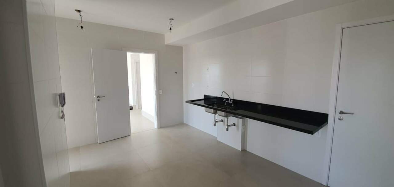 Apartamento à venda com 3 quartos, 131m² - Foto 7