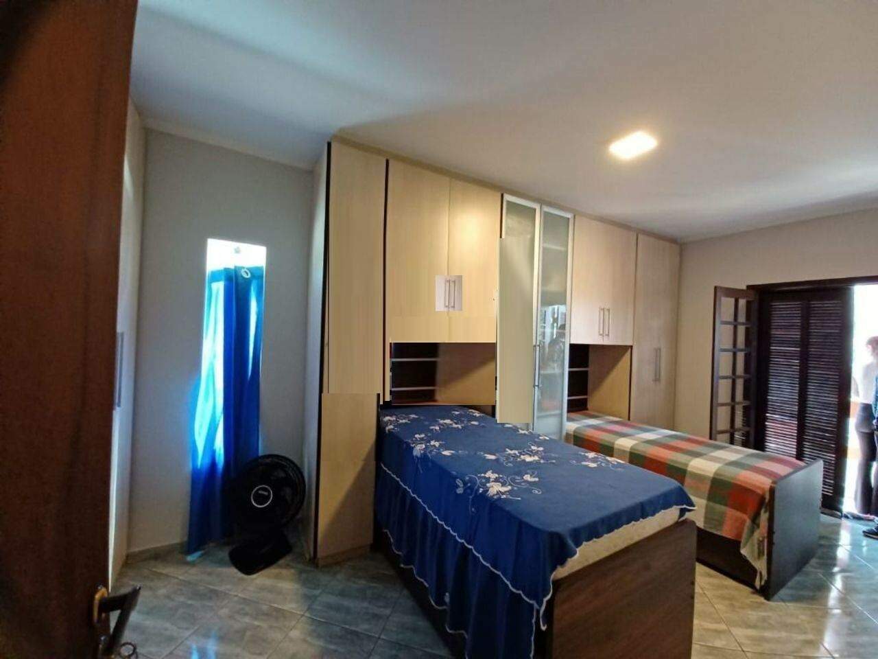 Casa à venda com 3 quartos, 200m² - Foto 18