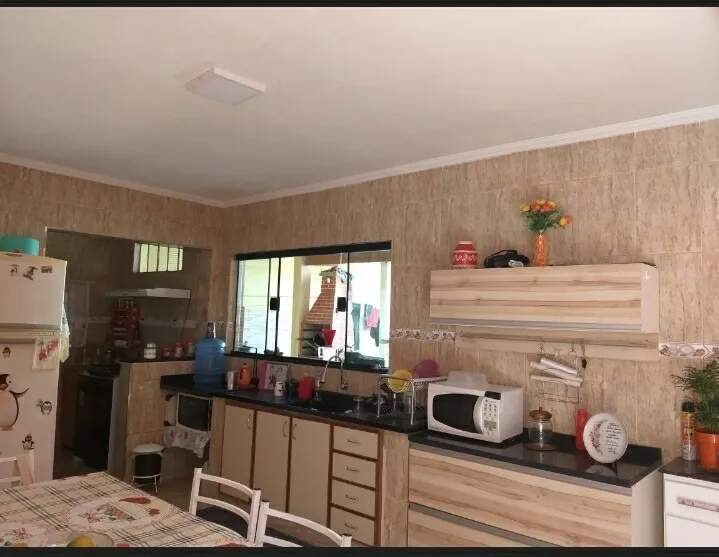 Casa à venda com 2 quartos, 250m² - Foto 1