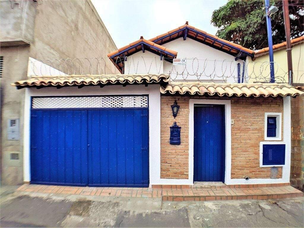 Casa à venda com 2 quartos, 120m² - Foto 1