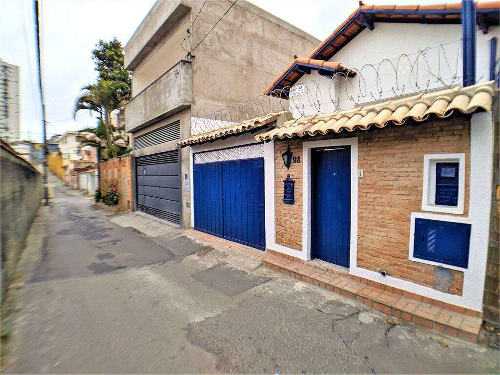 Casa à venda com 2 quartos, 120m² - Foto 2