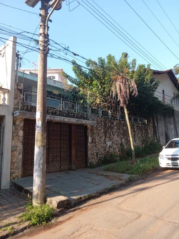 Casa à venda com 3 quartos, 230m² - Foto 1