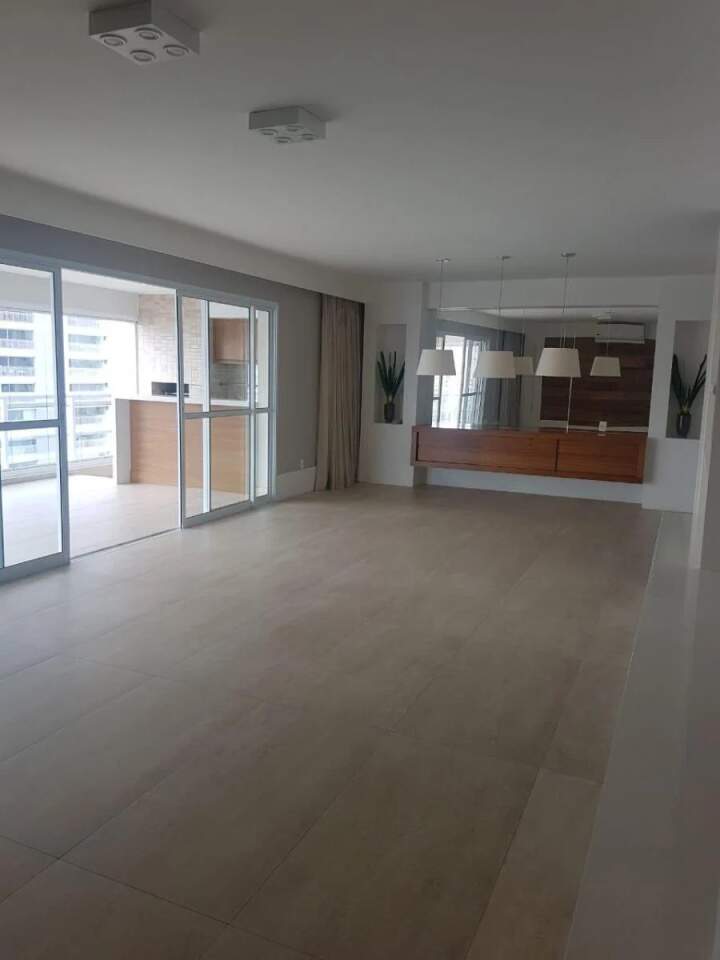 Apartamento à venda com 4 quartos, 210m² - Foto 1