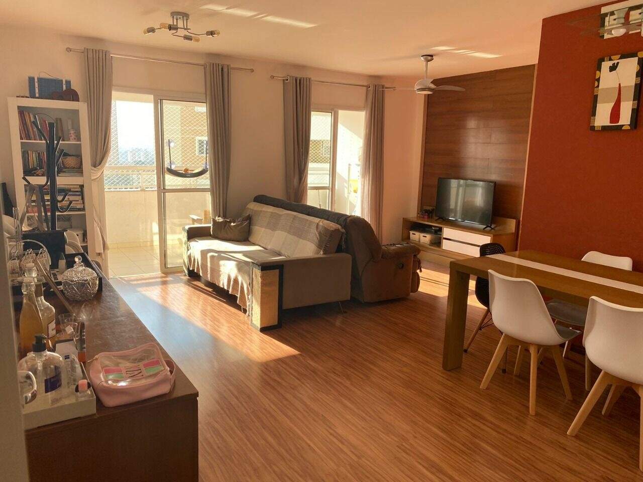 Apartamento à venda com 3 quartos, 105m² - Foto 1