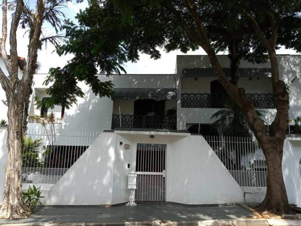 Casa à venda com 6 quartos, 800m² - Foto 2