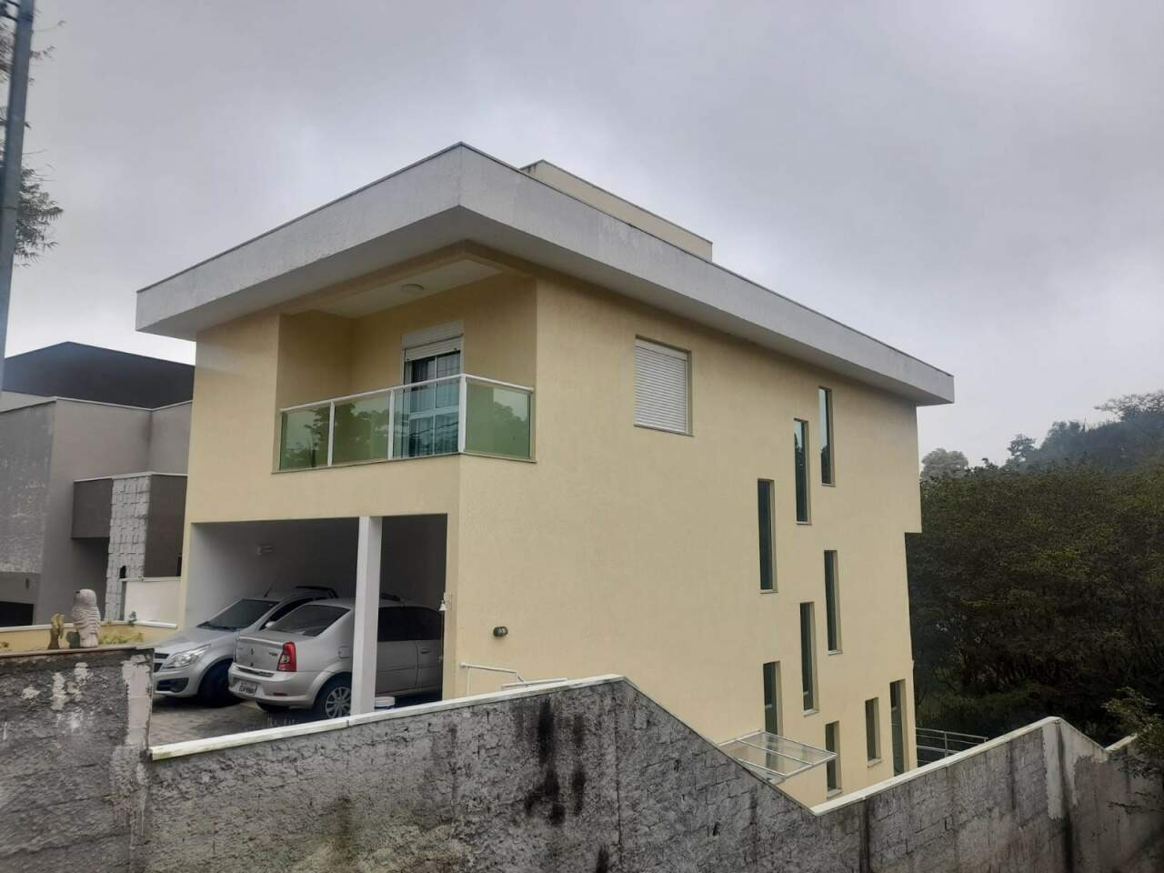 Sobrado à venda com 5 quartos, 300m² - Foto 1