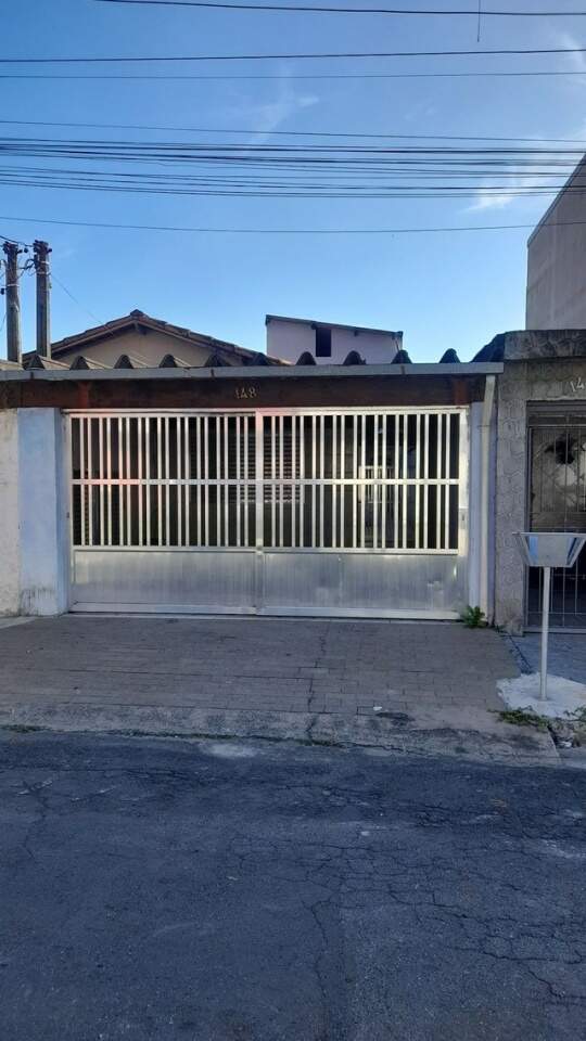 Casa à venda com 3 quartos, 200m² - Foto 1