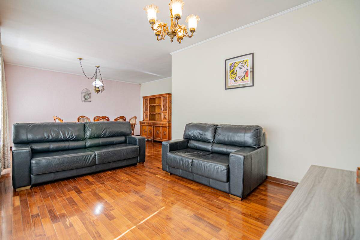 Casa à venda com 3 quartos, 200m² - Foto 1