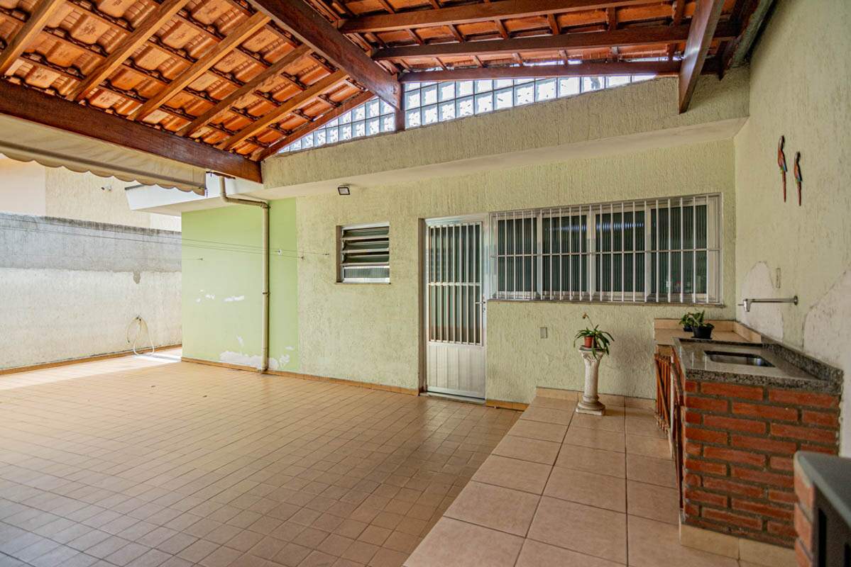 Casa à venda com 3 quartos, 200m² - Foto 37