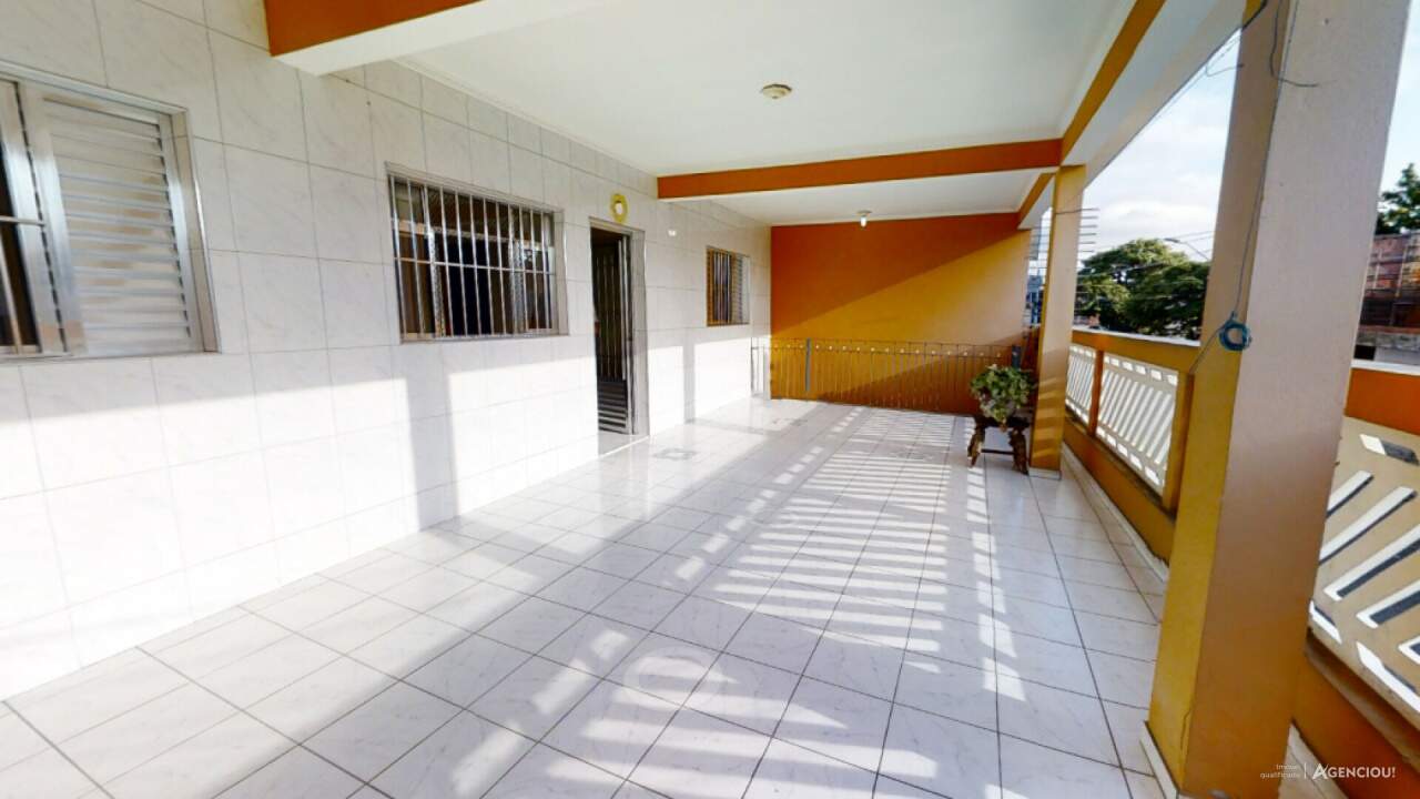 Sobrado à venda com 7 quartos, 123m² - Foto 1