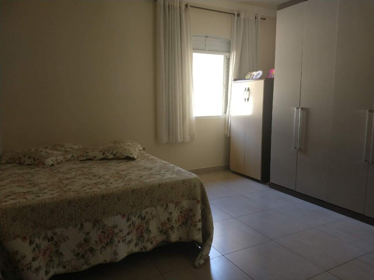 Sobrado à venda com 4 quartos, 300m² - Foto 1