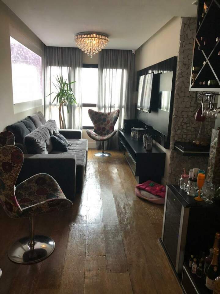 Apartamento à venda com 2 quartos, 70m² - Foto 2