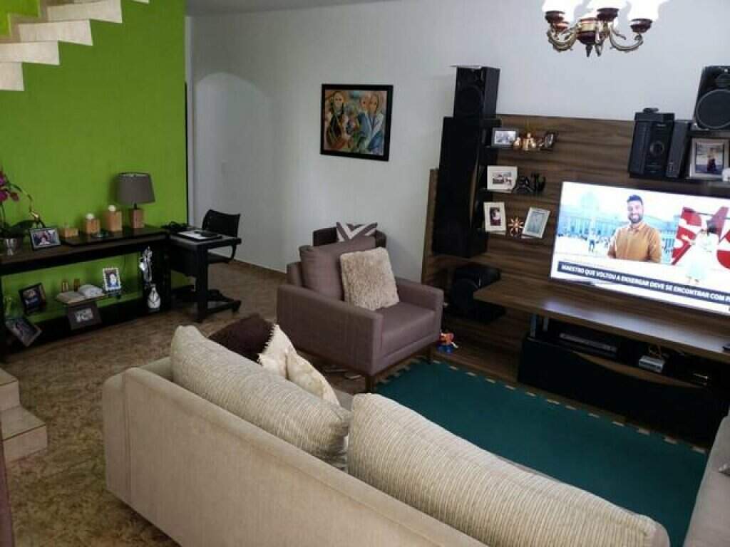 Sobrado à venda com 4 quartos, 240m² - Foto 1