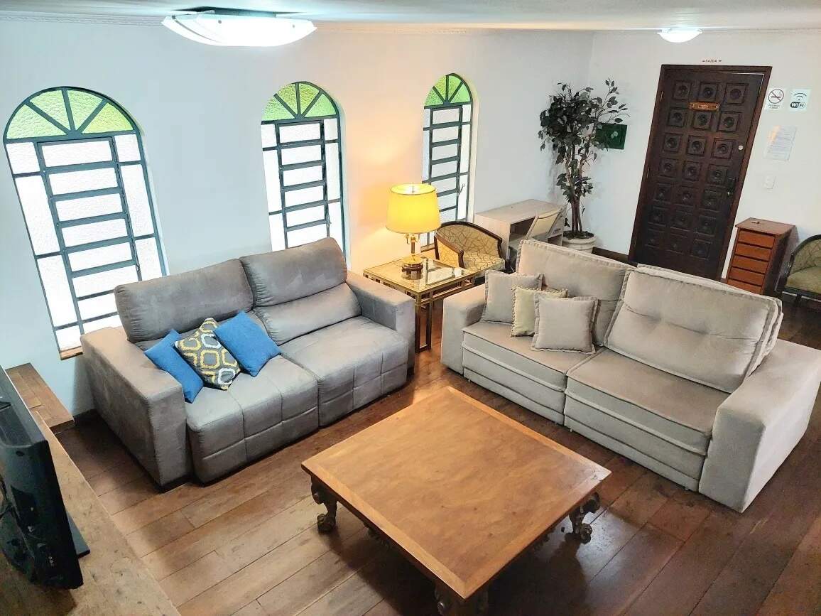 Casa à venda com 6 quartos, 250m² - Foto 4